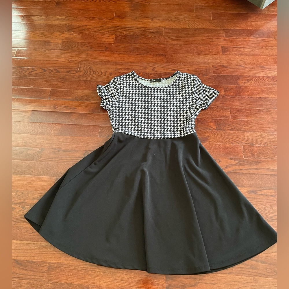 Women’s Shein Black and White Dress (size S)